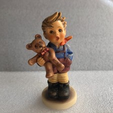 1998 Hummel Figurine Christmas