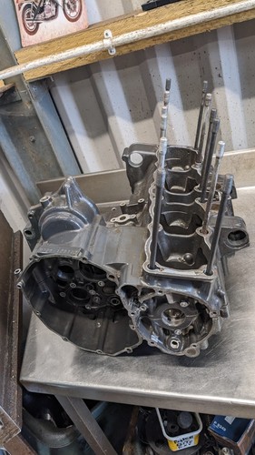 Suzuki gsxr750 engine cases - gsxr750,