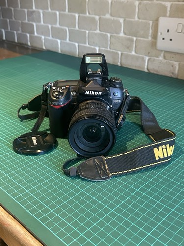 Nikon d7000 digital camera - nikon,