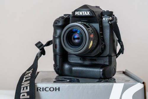 Used pentax grip 2 - pentax, k-1