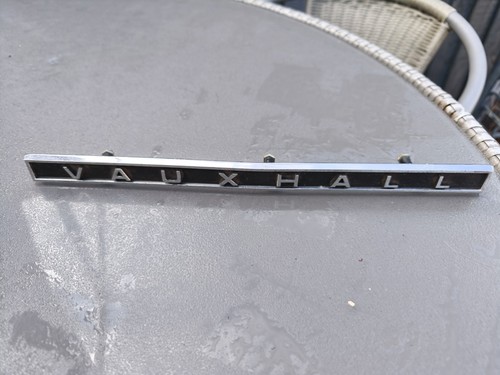 Vauxhall victor grill - vauxhall, badge
