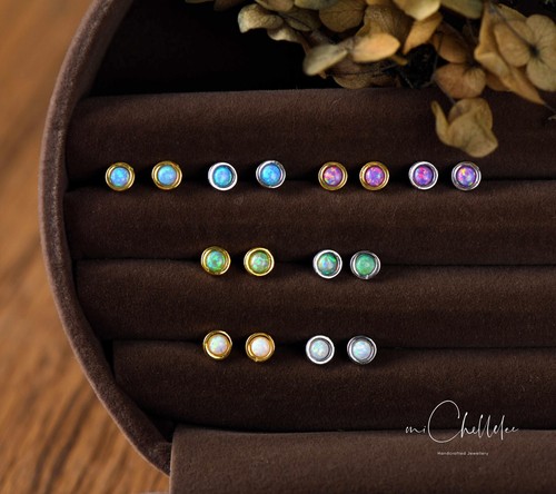 Tiny opal stud - tiny,