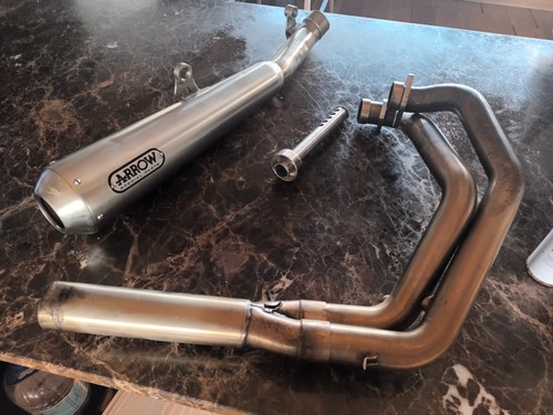 Triumph thruxton 900 genuine - triumph,