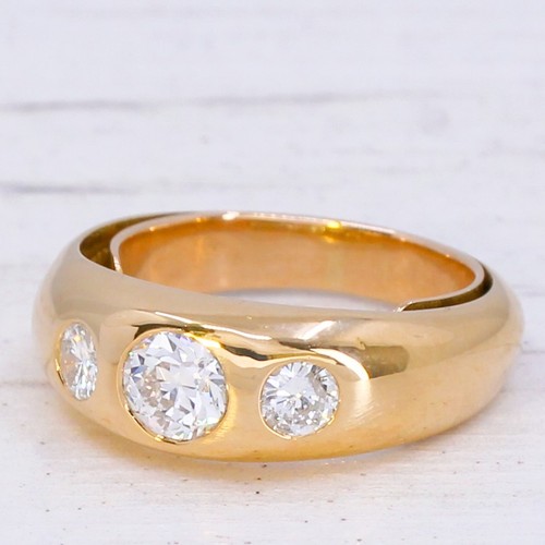 Vintage 84ct diamond three - 0.84ct,