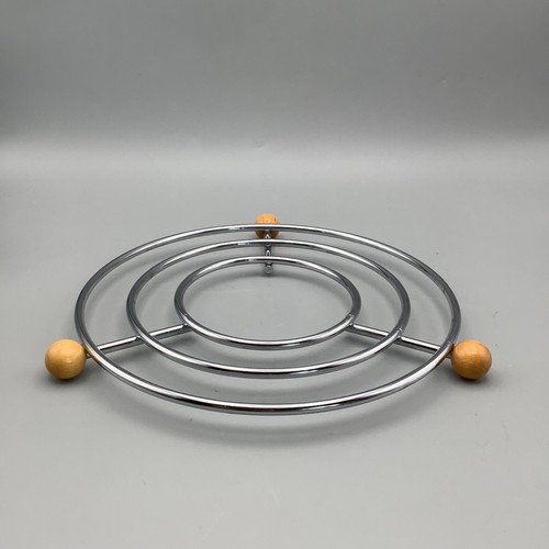 Metal round trivet wooden - metal,