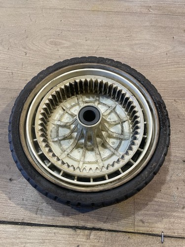 Rear drive wheel - rear,
