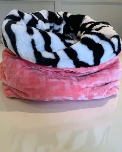 Dog cat bed - chihuahua, snuggle