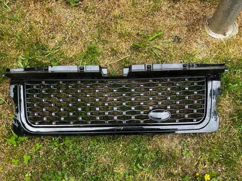 Front grille black mesh - front,