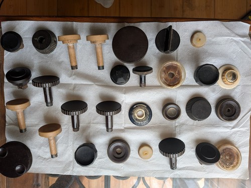 Assorted bakelite radio knobs - radio,