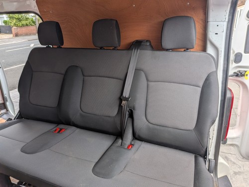 Vauxhall vivaro row - row, 3