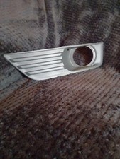 FRONT LEFT BUMPER FOG LIGHT GRILL FORD FOCUS 2003-2008 OE: 1337349 4M51 19953 AE