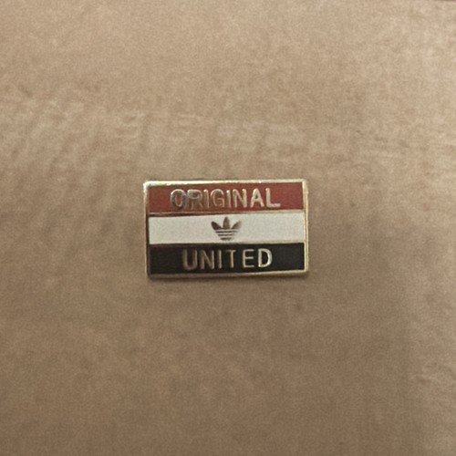 Manchester united pin badge - manchester,