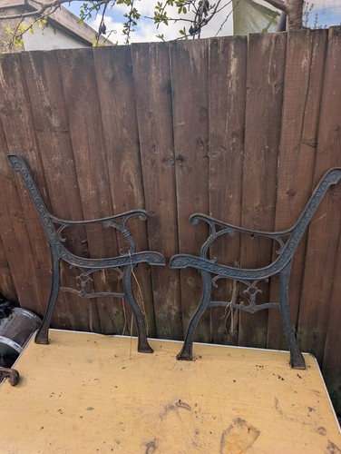 Cast iron bench ends - bench, (lot