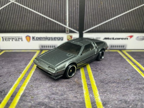 Hot wheels dmc delorean - dmc, grey