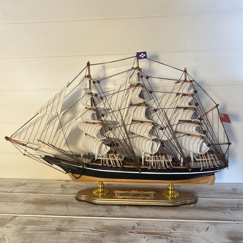 Fully rigged cutty sark model - rigged,