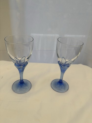 Pair vintage wine - a, of
