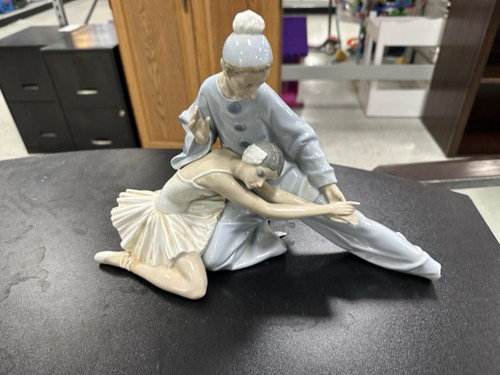 Lladro 4935 closing - lladro,
