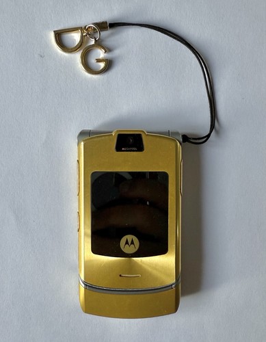 The iconic motorola v3i - motorola, gold