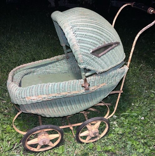 Antique vintage green wicker - green,