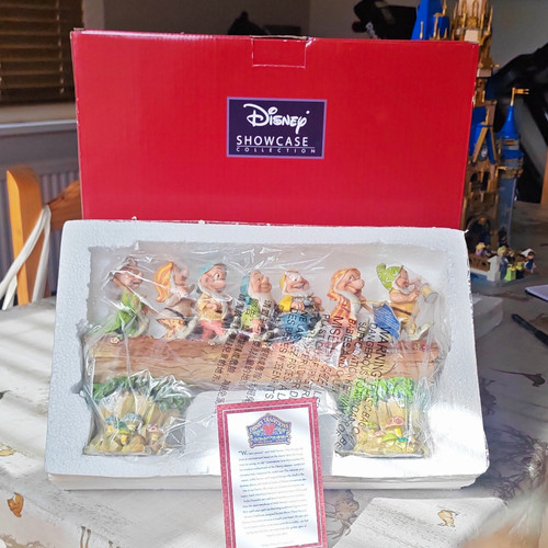 Disney showcase collection - disney,