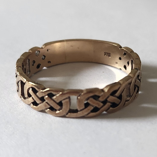 9ct yellow gold celtic knot - celtic,