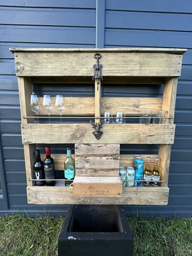 Outdoor pallet bar unit