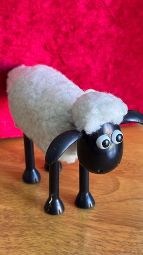 Shaun the sheep wind toy - shaun, up