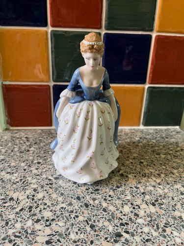 Royal doulton lady - doulton, figurine