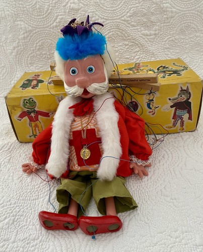 Pelham puppet king - puppet,