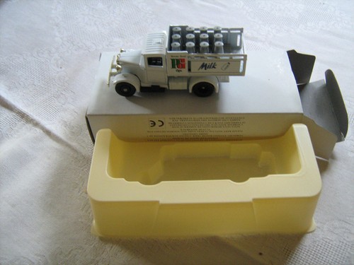 Diecast model milk - model, float