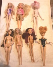 Bundle of fashion dolls for