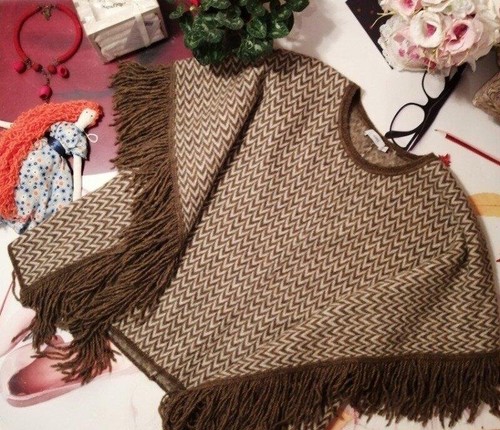 Women closed poncho beige
