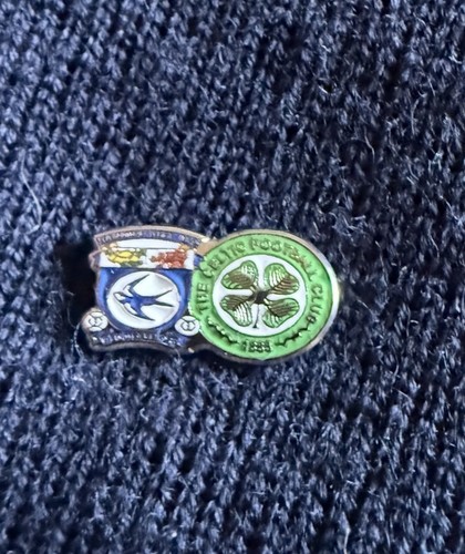 Football pin badge cardiff - badge,