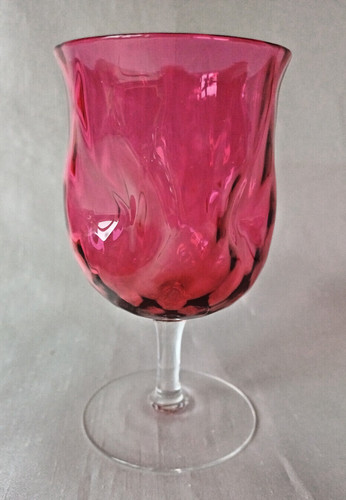 Cranberry diamond pattern - an,