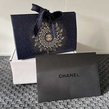 CHANEL 2025 XMAS edition Medium GIFT BOX / 22 x 14 x 7.5 cm With Envelope-