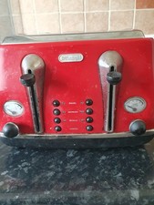 DeLonghi kettle and toaster, 4 Slice, Red Retro Icona