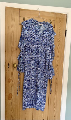 Never fully dressed blue - never,