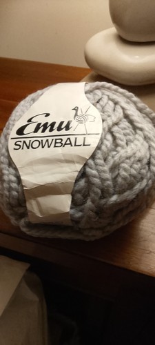Emu snowball knitting - 1, x
