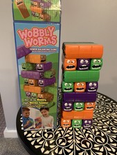 Wobbly Worms Tower Balancing