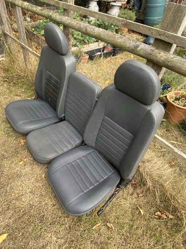 Land rover defender seats - land,