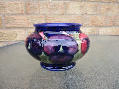 Moorcroft pottery pansy on - pansy,