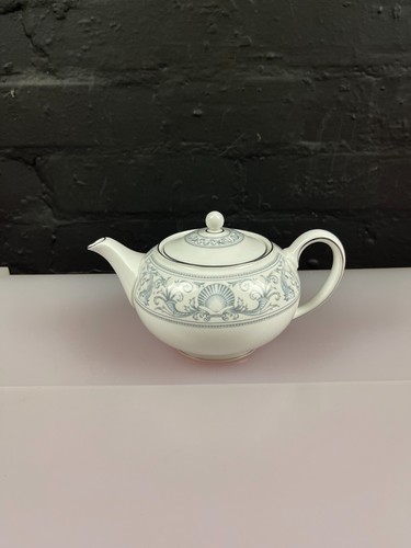 Wedgwood white dolphins r4652 - wedgwood,