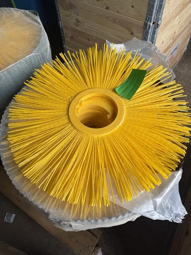 10x road sweeper brushes - brushes, yard