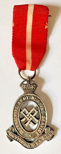 Medal cape tippet badge - medal,