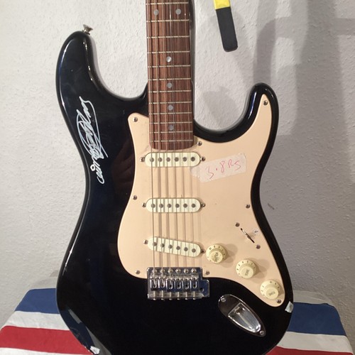 Squire fender guitar - by, (
