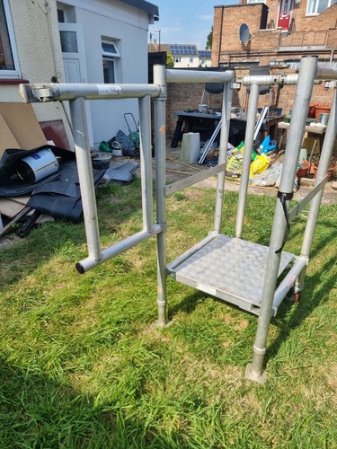Tread mobile podium platform - podium,