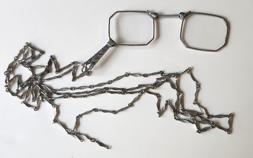 Lorgnette opera reading - lorgnette,