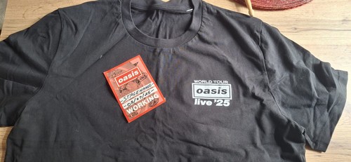 Live tour oasis - tour, staff