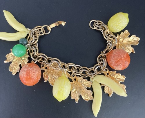 Vintage bracelet charm - , fruit