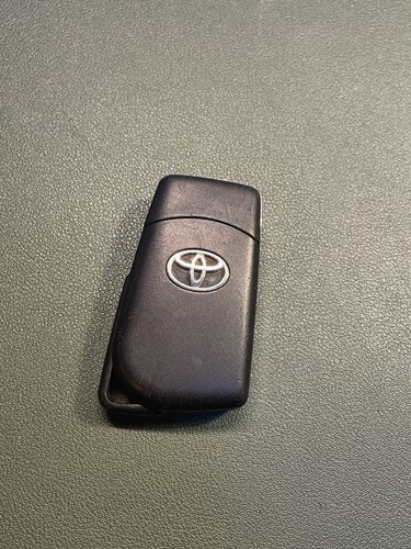 Genuine toyota button remote - toyota,